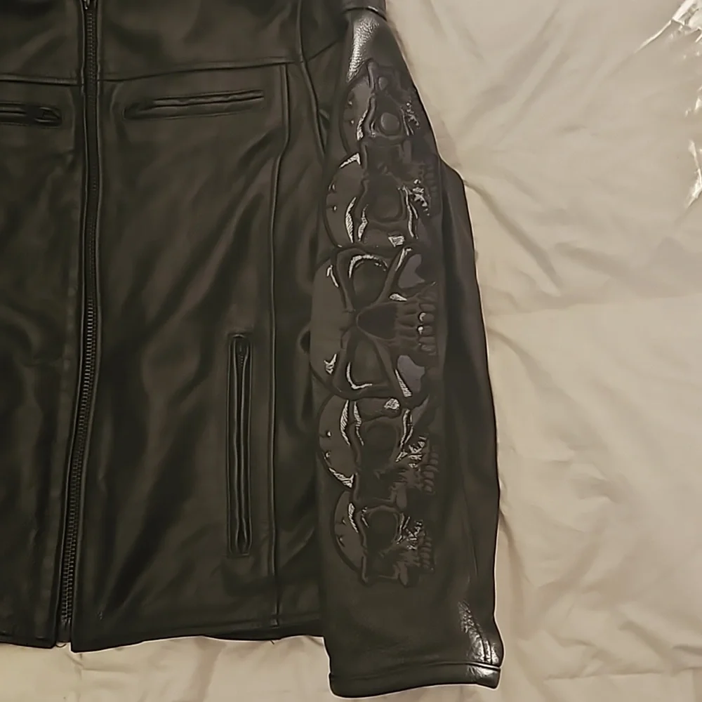 Mens Wilson's Leather Motorcycle Jacket sz MED with reflective skull detail